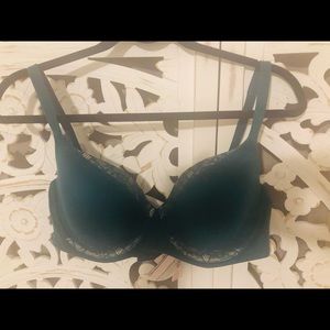 NEW Victoria Secret Bra - Size 38D
